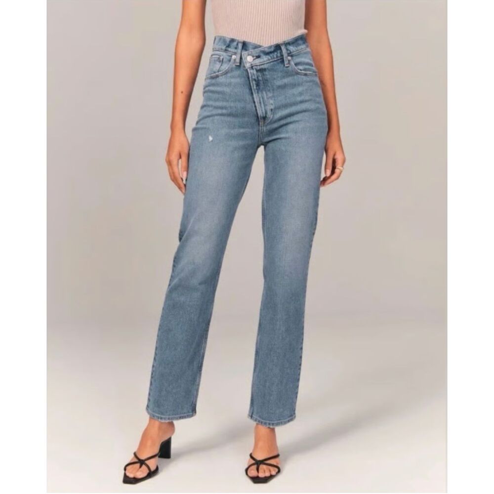 Abercrombie & Fitch Ultra High Rise 90s Slim Straight Jeans